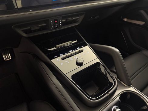 Certified 2025 Porsche Cayenne Turbo image 32