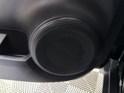 Used 2020 Nissan Kicks SR FWD image 25