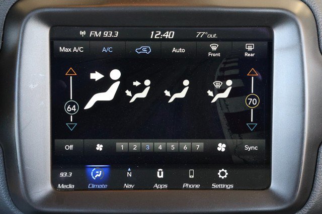 Used 2023 Jeep Renegade Latitude AWD/4WD image 16