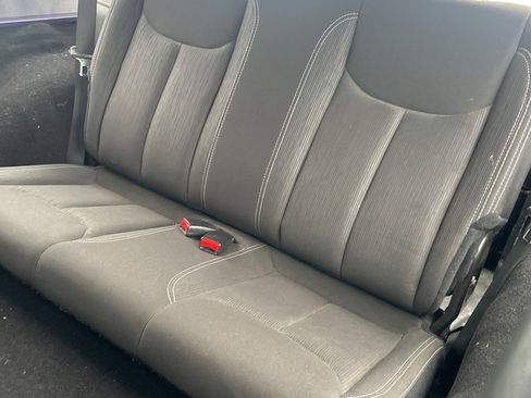 Used 2018 Jeep Wrangler Rubicon w/ Power Convenience Group image 12