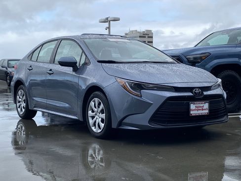 Certified 2025 Toyota Corolla LE image 2