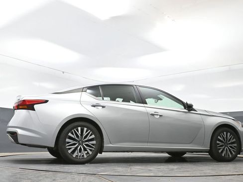 Used 2023 Nissan Altima 2.5 SV FWD image 44