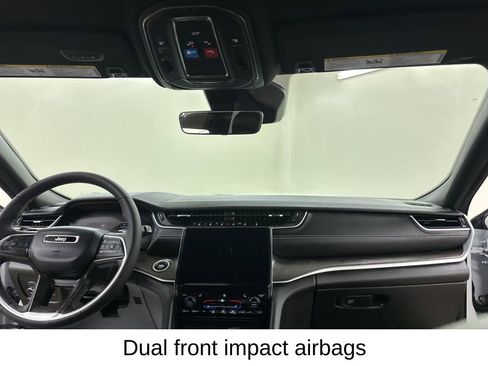 Used 2025 Jeep Grand Cherokee Limited image 24