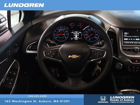 Used 2018 Chevrolet Cruze LT FWD image 17