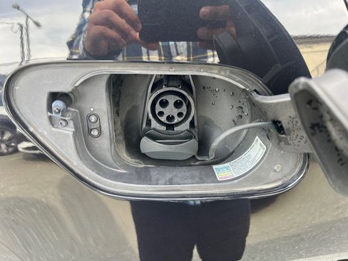 Used 2019 Volkswagen e-Golf SE image 48