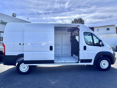 Used 2025 RAM ProMaster 2500 w/ Storage Group image 11