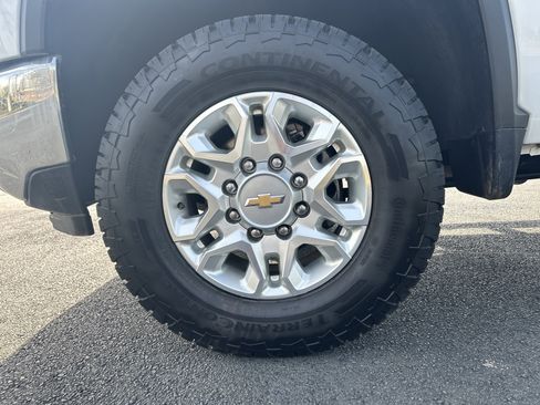 Used 2024 Chevrolet Silverado 3500 LT image 32