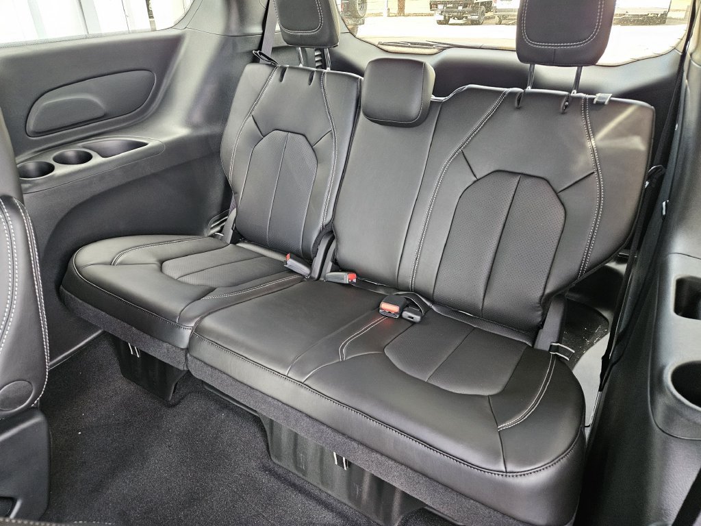 New 2027 Chrysler Pacifica Select AWD/4WD image 20