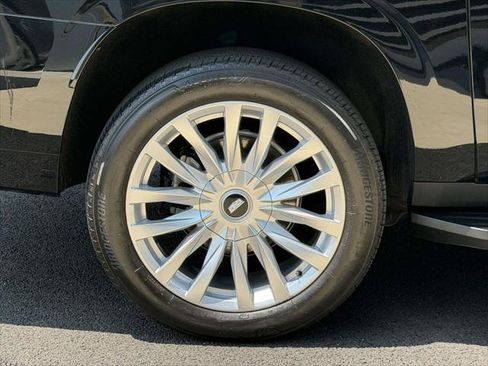 Used 2023 Cadillac Escalade ESV Luxury AWD/4WD image 8