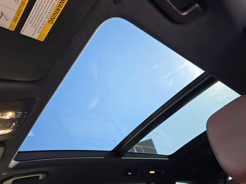 Used 2024 Mercedes-Benz GLS 450 4MATIC image 12