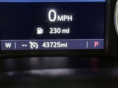 Used 2023 Buick Enclave Essence image 12