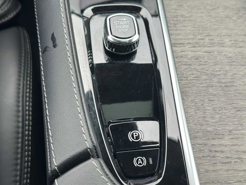 Certified 2024 Volvo XC90 T8 Ultimate image 32