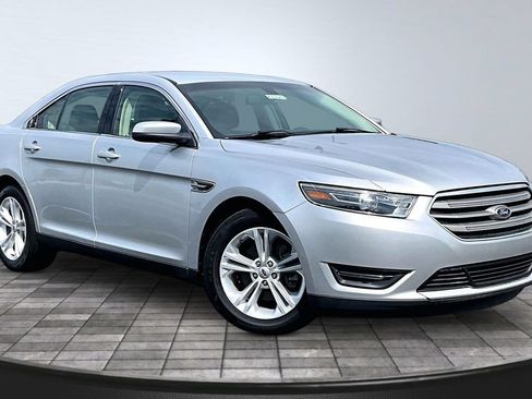 Used 2015 Ford Taurus SEL FWD image 12