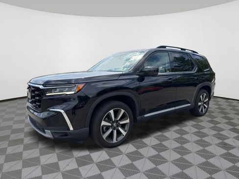 Used 2023 Honda Pilot Touring image 3
