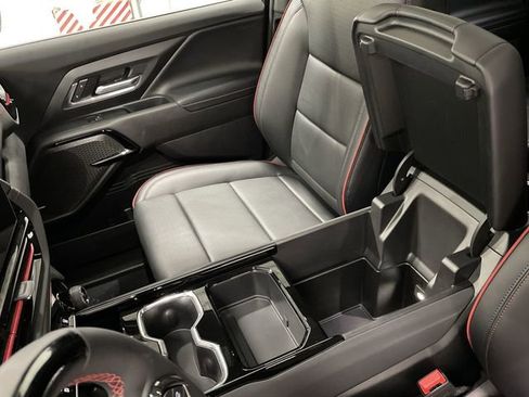 New 2025 Chevrolet Silverado EV RST AWD/4WD image 24