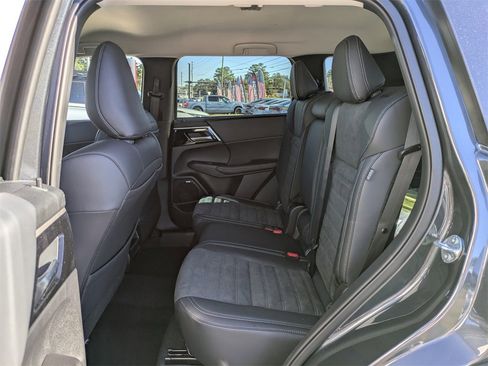 New 2026 Mitsubishi Outlander SE image 14