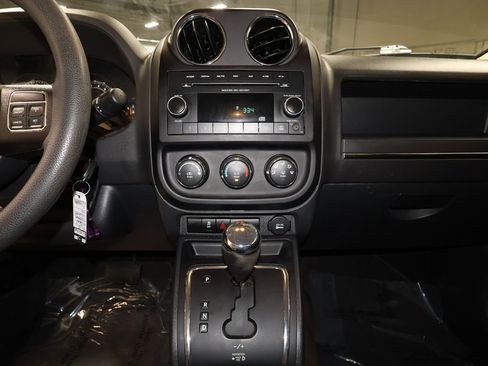 Used 2015 Jeep Patriot Sport w/ Power Value Group FWD image 10