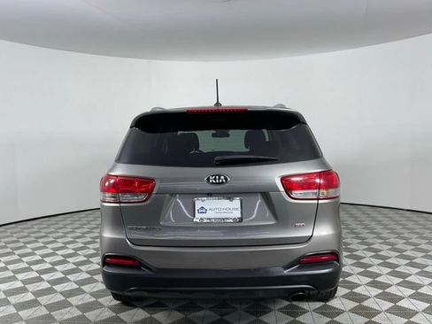 Used 2017 Kia Sorento AWD image 5