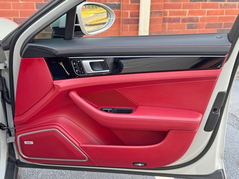 Used 2021 Porsche Panamera image 47