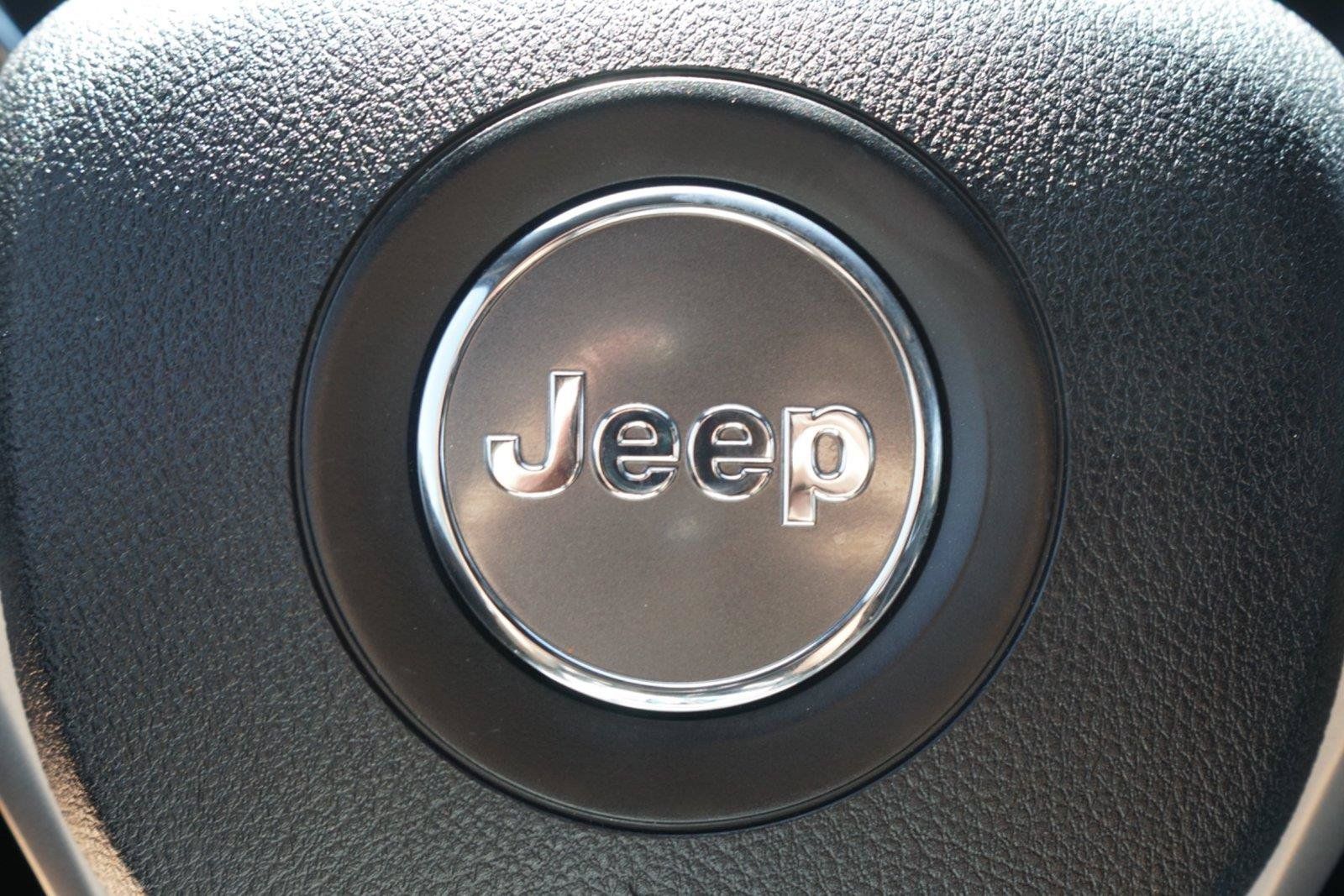 Used 2018 Jeep Grand Cherokee Altitude RWD image 15