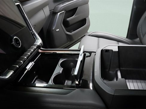 Used 2025 GMC Yukon XL Denali w/ Sun & Power Step Package image 20