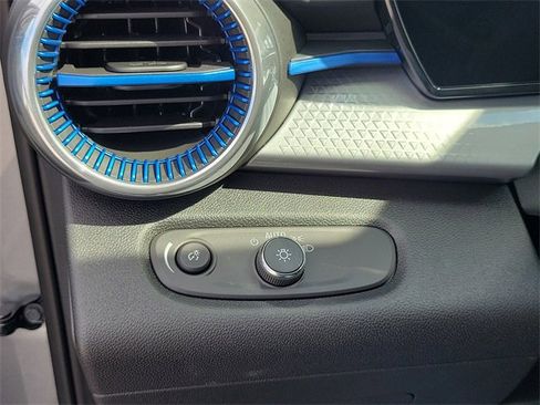 Used 2026 Chevrolet Trax LT w/ Driver Confidence Package image 29