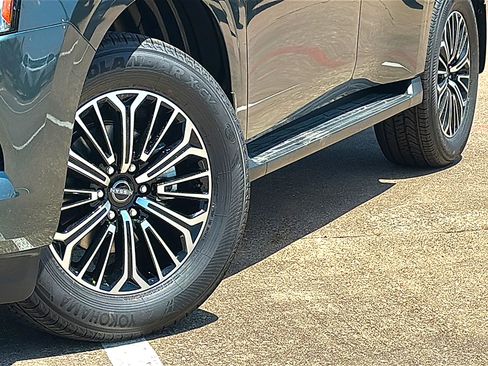 New 2026 Nissan Armada SL w/ Captain's Chari Seat Package AWD/4WD image 3