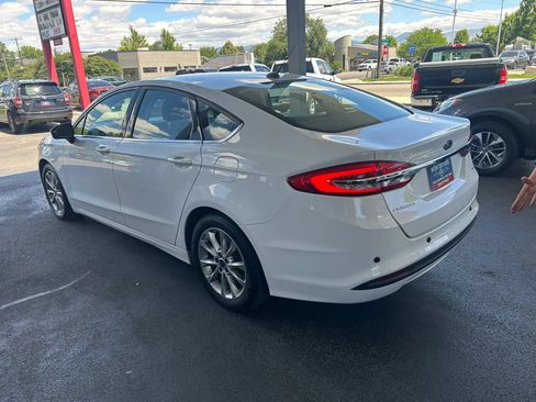 Used 2017 Ford Fusion SE FWD image 9