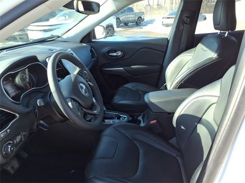 Used 2022 Jeep Cherokee Limited image 11