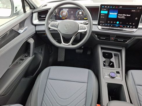 New 2025 Volkswagen Tiguan SE AWD/4WD image 9