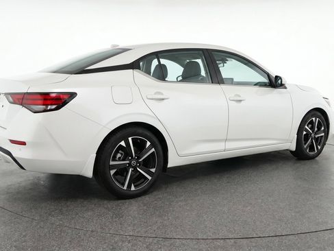Used 2025 Nissan Sentra SV FWD image 9