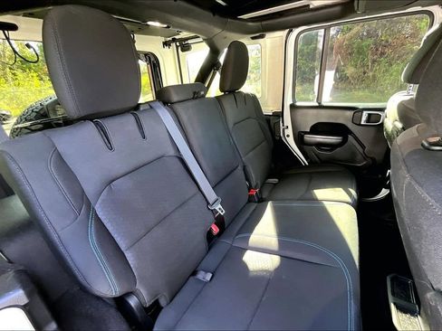 Used 2021 Jeep Wrangler Unlimited Rubicon 4xe w/ Cold Weather Group AWD/4WD image 37