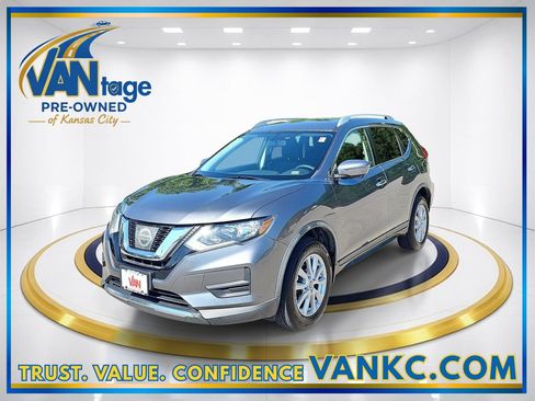 Used 2017 Nissan Rogue SV w/ SV Premium Package AWD/4WD image 1