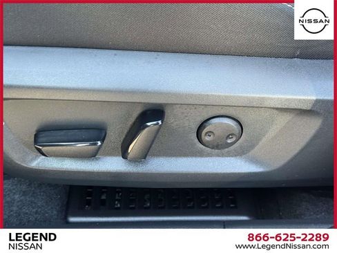 Used 2022 Nissan Rogue SV image 17