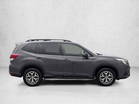 Used 2022 Subaru Forester Premium AWD/4WD image 4
