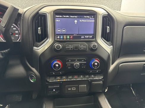 Used 2020 Chevrolet Silverado 1500 LT Trail Boss image 17