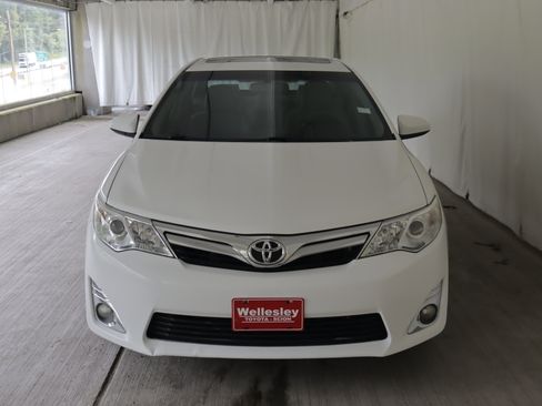 Used 2012 Toyota Camry XLE w/ Convenience Pkg FWD image 4