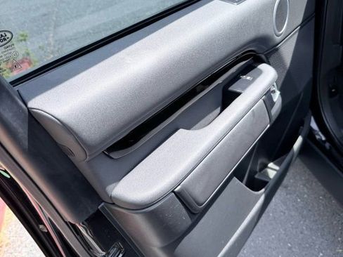 Used 2019 Land Rover Discovery SE image 8