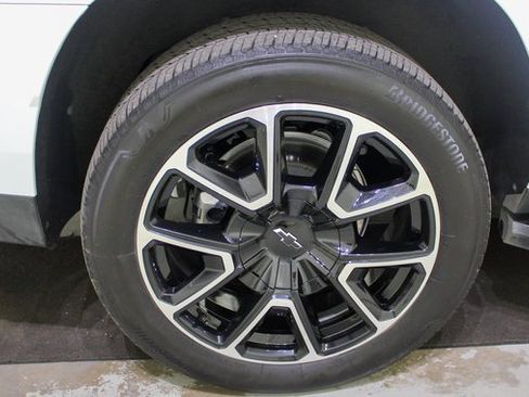 Used 2023 Chevrolet Suburban RST w/ Sport Performance Package image 27