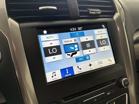 Used 2018 Ford Fusion SE w/ Fusion SE Technology Package image 23