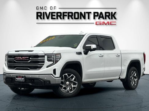 Used 2024 GMC Sierra 1500 SLT w/ SLT Premium Plus Package AWD/4WD image 7