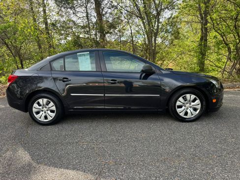 Used 2014 Chevrolet Cruze LS FWD image 2