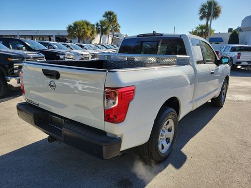 Used 2022 Nissan Titan S image 7
