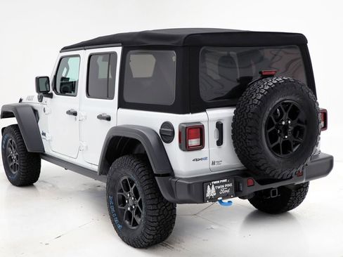 Used 2024 Jeep Wrangler Unlimited image 7
