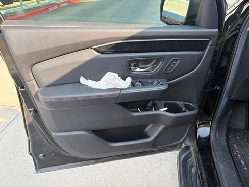 Used 2025 Honda Pilot Black Edition image 10