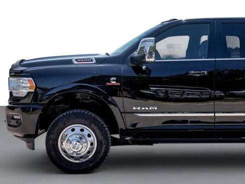Used 2024 RAM 3500 Limited AWD/4WD image 12