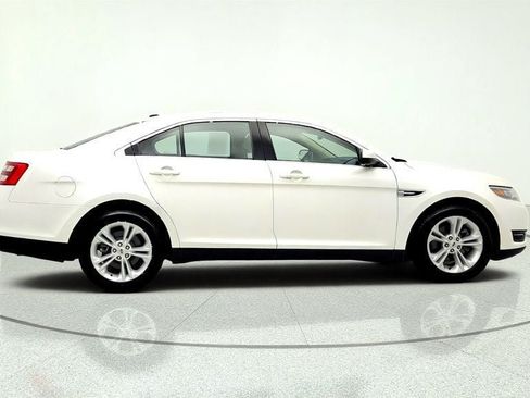 Used 2018 Ford Taurus SEL w/ Equipment Group 201A FWD image 4