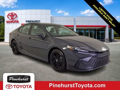 Certified 2025 Toyota Camry SE FWD image 1