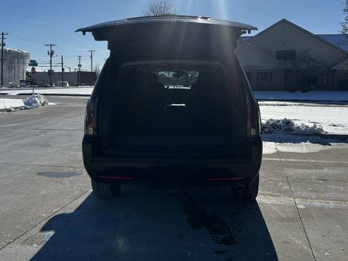 Used 2018 Cadillac Escalade Premium Luxury image 8