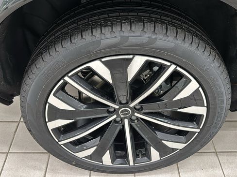 Used 2026 Volvo XC90 B6 Plus w/ Protection Package Premier image 32